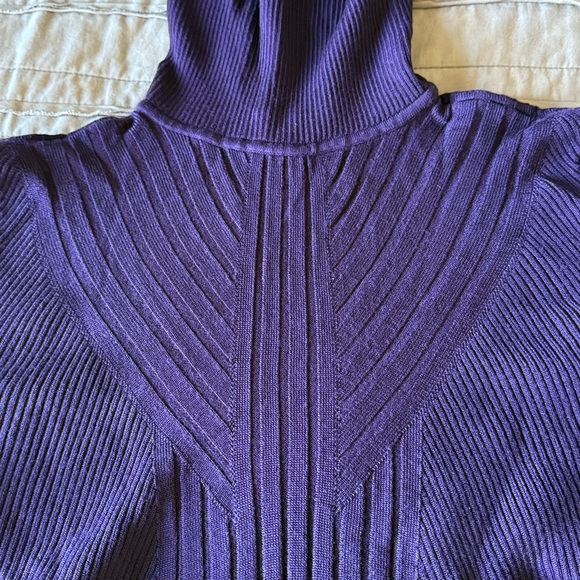 Deep purple women’s medium White House Black Market turtleneck - Picture 8 of 9